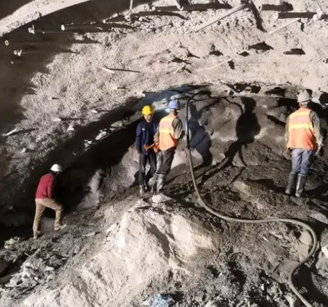 东宁拱顶带模注浆料的施工流程及注意事项